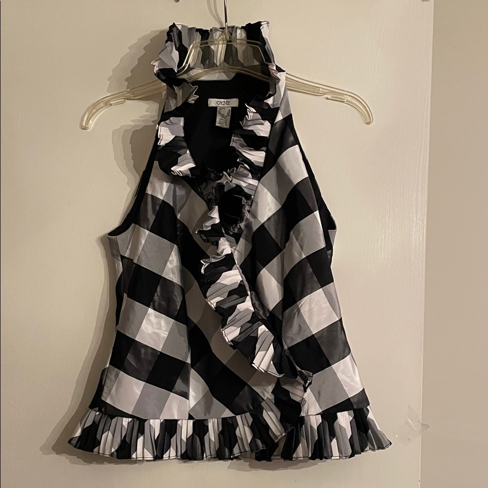 Cache’ size 6 Black, Gray & White Buffalo Check Ruffle Top - Picture 4 of 9
